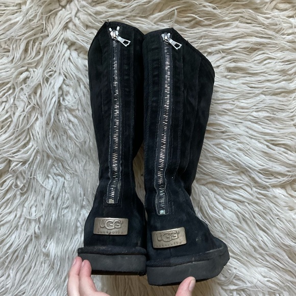 UGG Black Knightsbridge Skeepskin Lined Exposed Back Zipper Suede Boots Size 7 - Picture 4 of 15